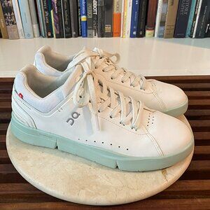 On Running The Roger Advantage Tennis shoe